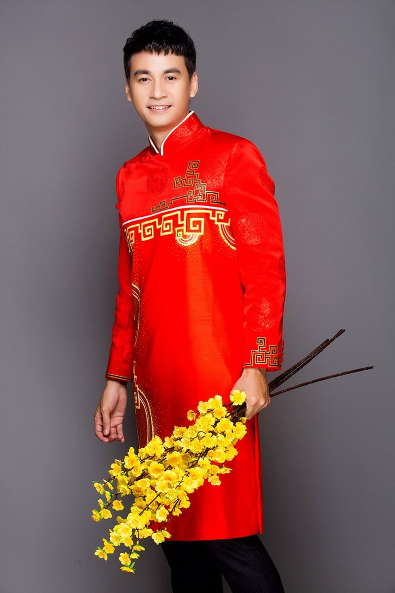 Áo dài nam cách tân đỏ vẽ họa tiết vàng truyền thống