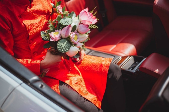 Quản lý Chi Pu khoe ảnh cưới tràn ngập hoa sen thơm ngát