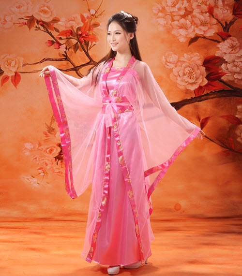 Trang phục chị Hằng theo phong cách Trung Quốc